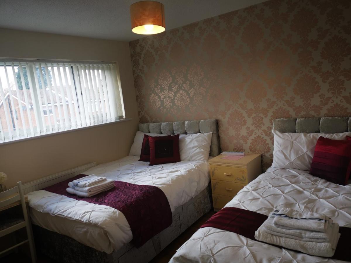Brigstock Holidays House Apartamento *
