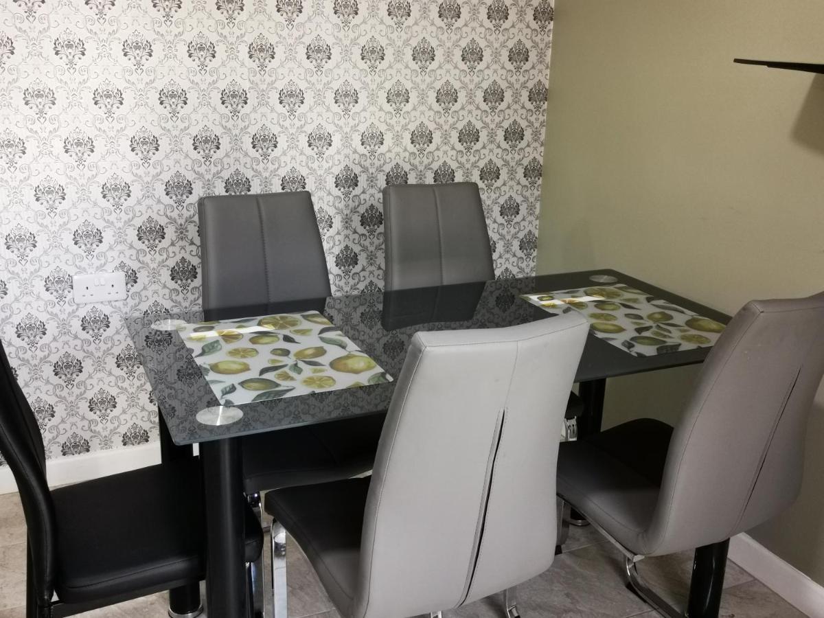 Brigstock Holidays House Apartamento *