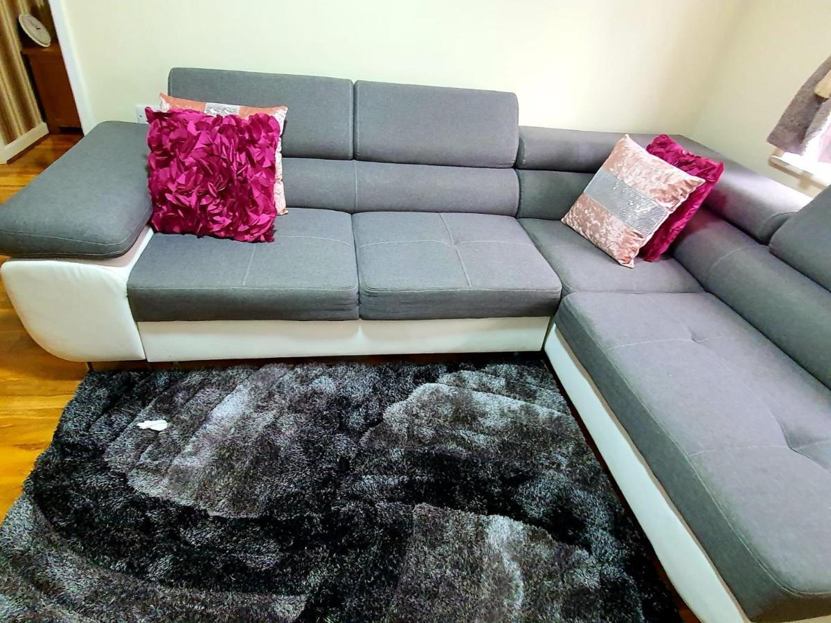 Brigstock Holidays House Apartamento *